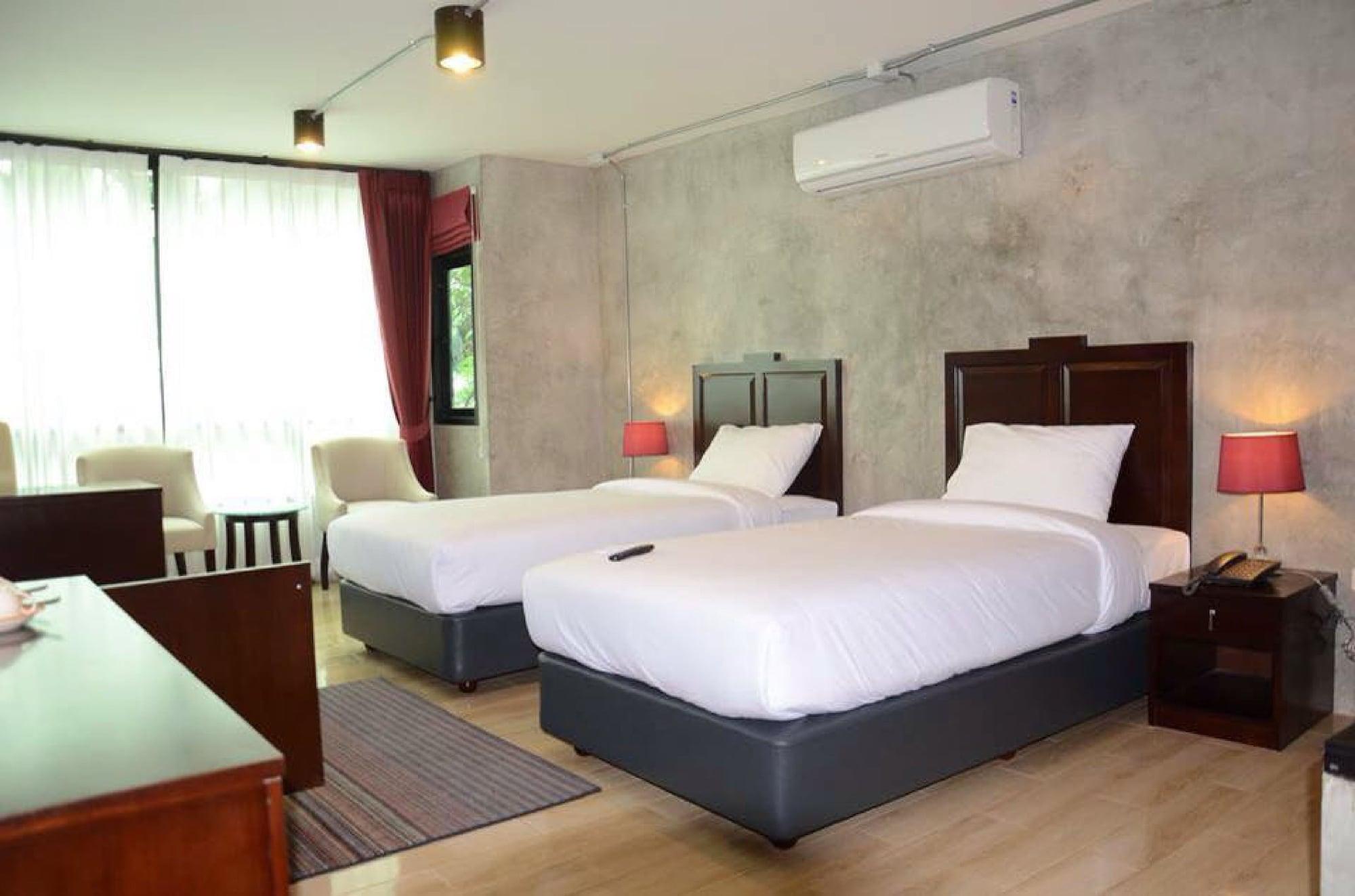 Hotel Prestige Chiang Mai Exterior foto