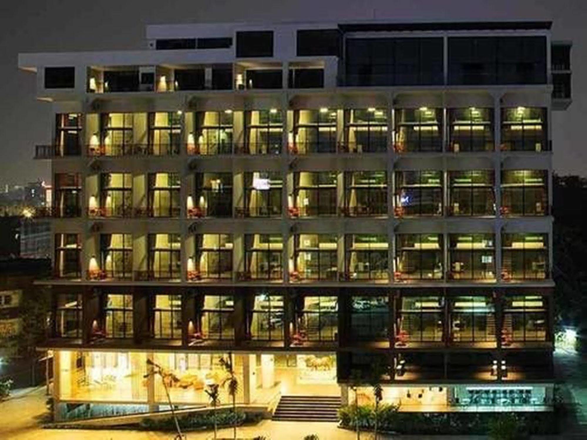 Hotel Prestige Chiang Mai Exterior foto